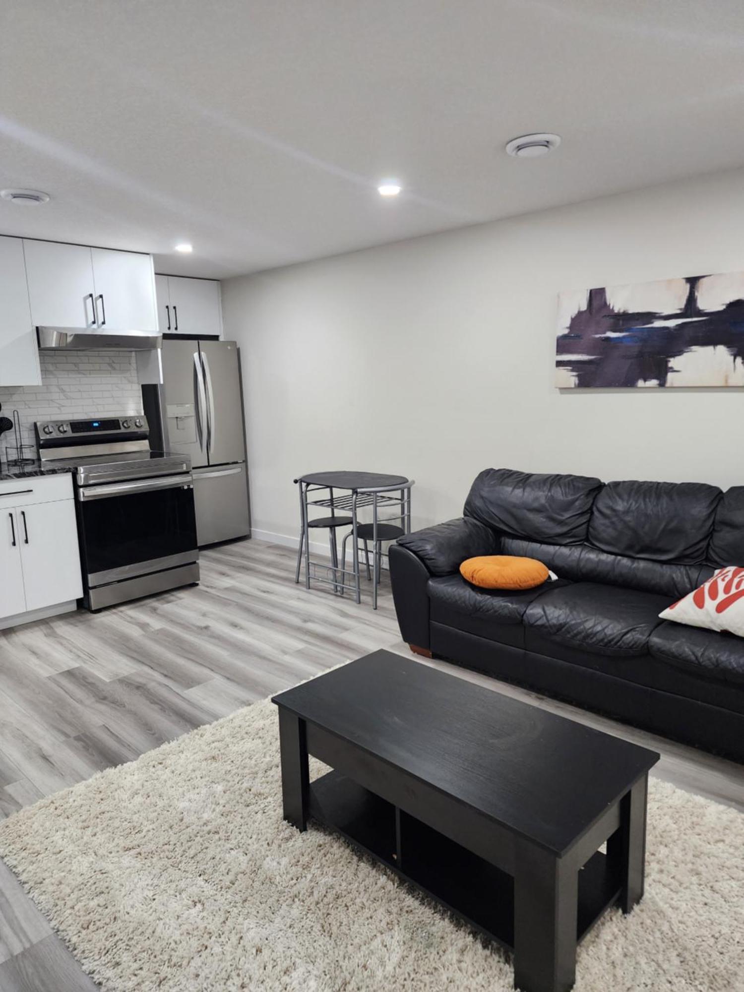 Trendy 2-Bed Oasis Awaits! Lägenhet YYC Exteriör bild