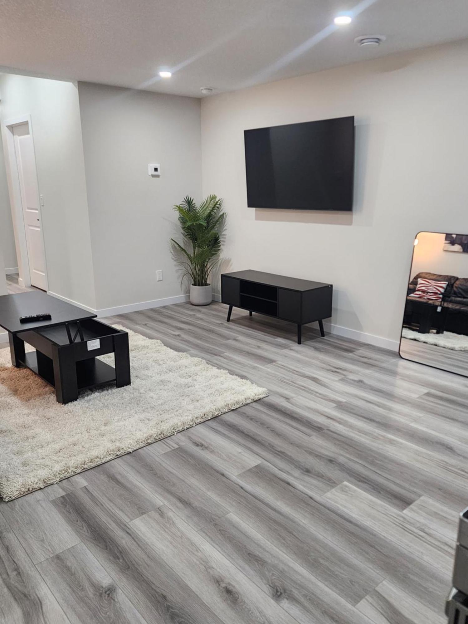 Trendy 2-Bed Oasis Awaits! Lägenhet YYC Exteriör bild