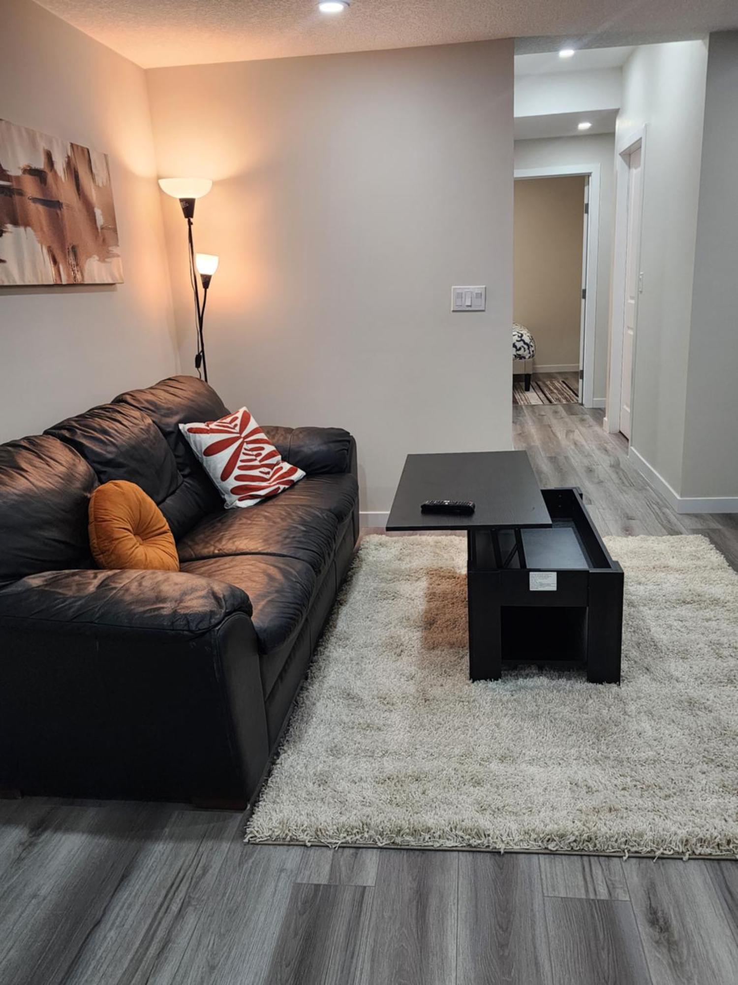 Trendy 2-Bed Oasis Awaits! Lägenhet YYC Exteriör bild